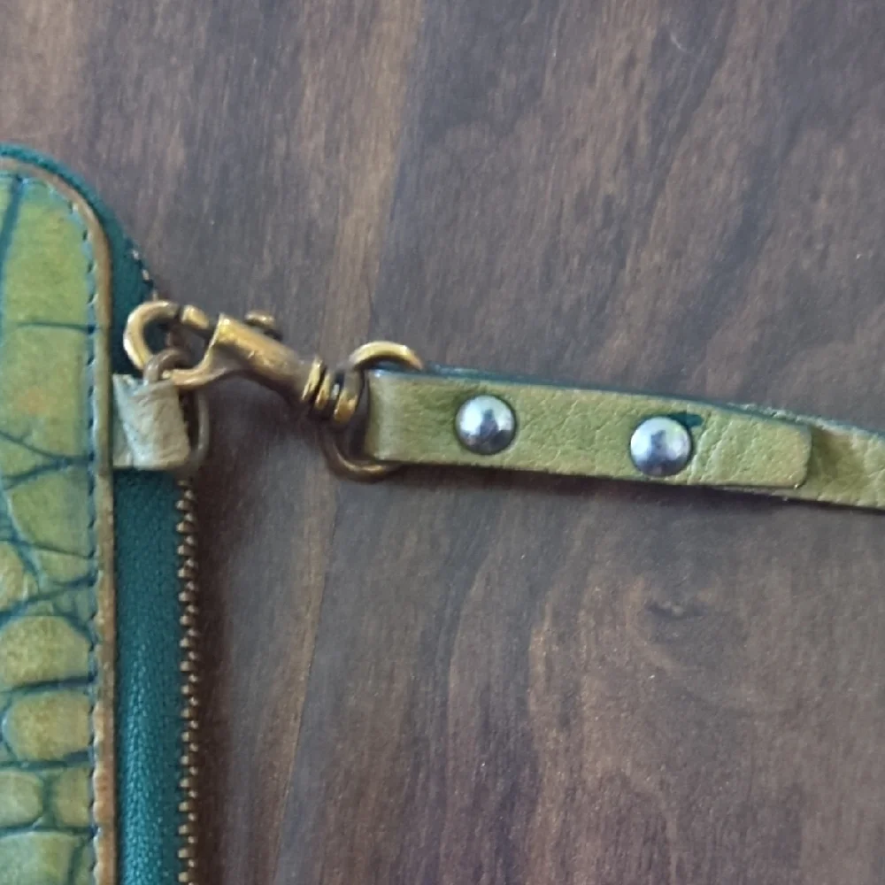 Elegant Green Crocodile-Embossed Women's Clutch Wristlet Max & Co - Picture 5 of 10